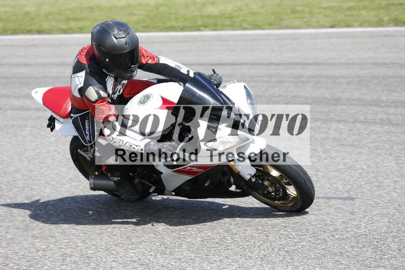 /Archiv-2025/09 22.04.2025 Cornu Master School ADR/rot-rouge/4